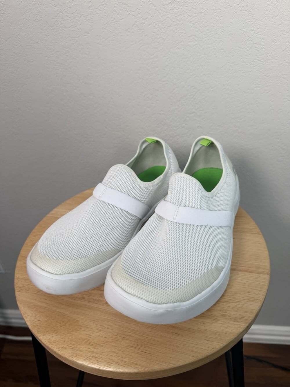 OOFOS OOmg Low All White Mesh Slip On Recovery Comfort Shoes Women's Size 9